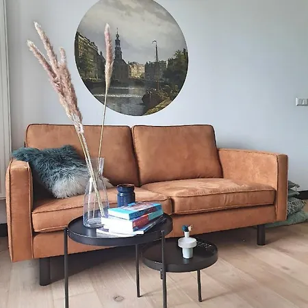 Station 10 Apartment
