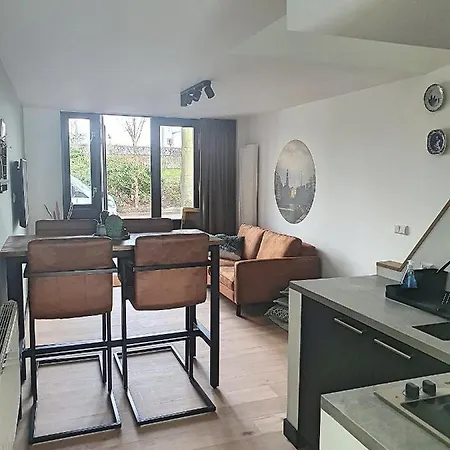 Apartment Station 10 *